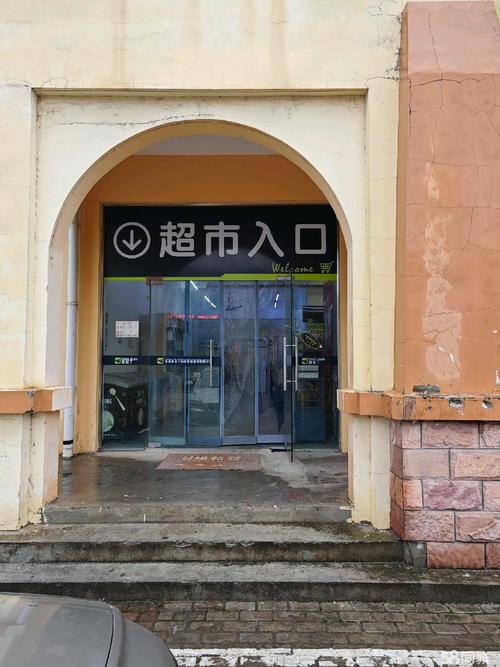 红铺铺面向工厂的小吃铺出租